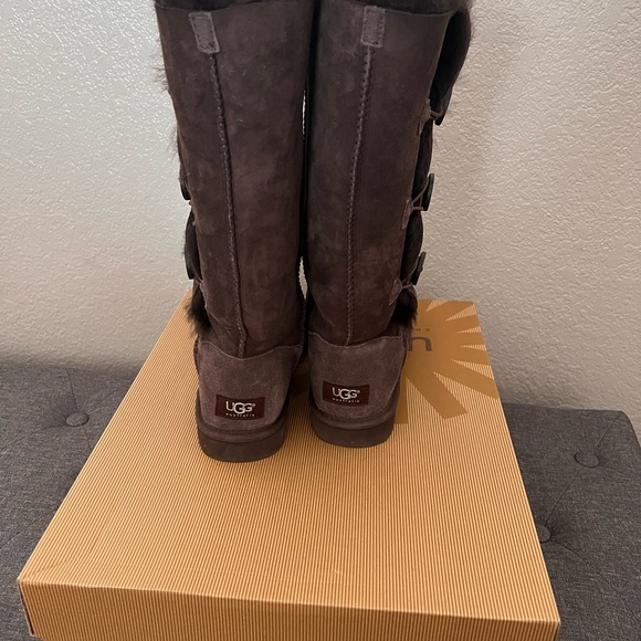 UGG Bailey Triple Button Tall Boots NEW IN BOX - Picture 5 of 5